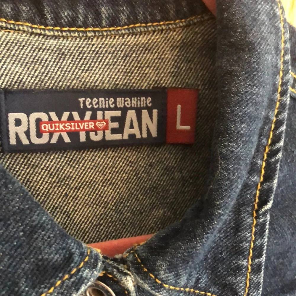 Roxy Vintage Blue  Denim Jacket Girls Size large fits about a size 14 girls